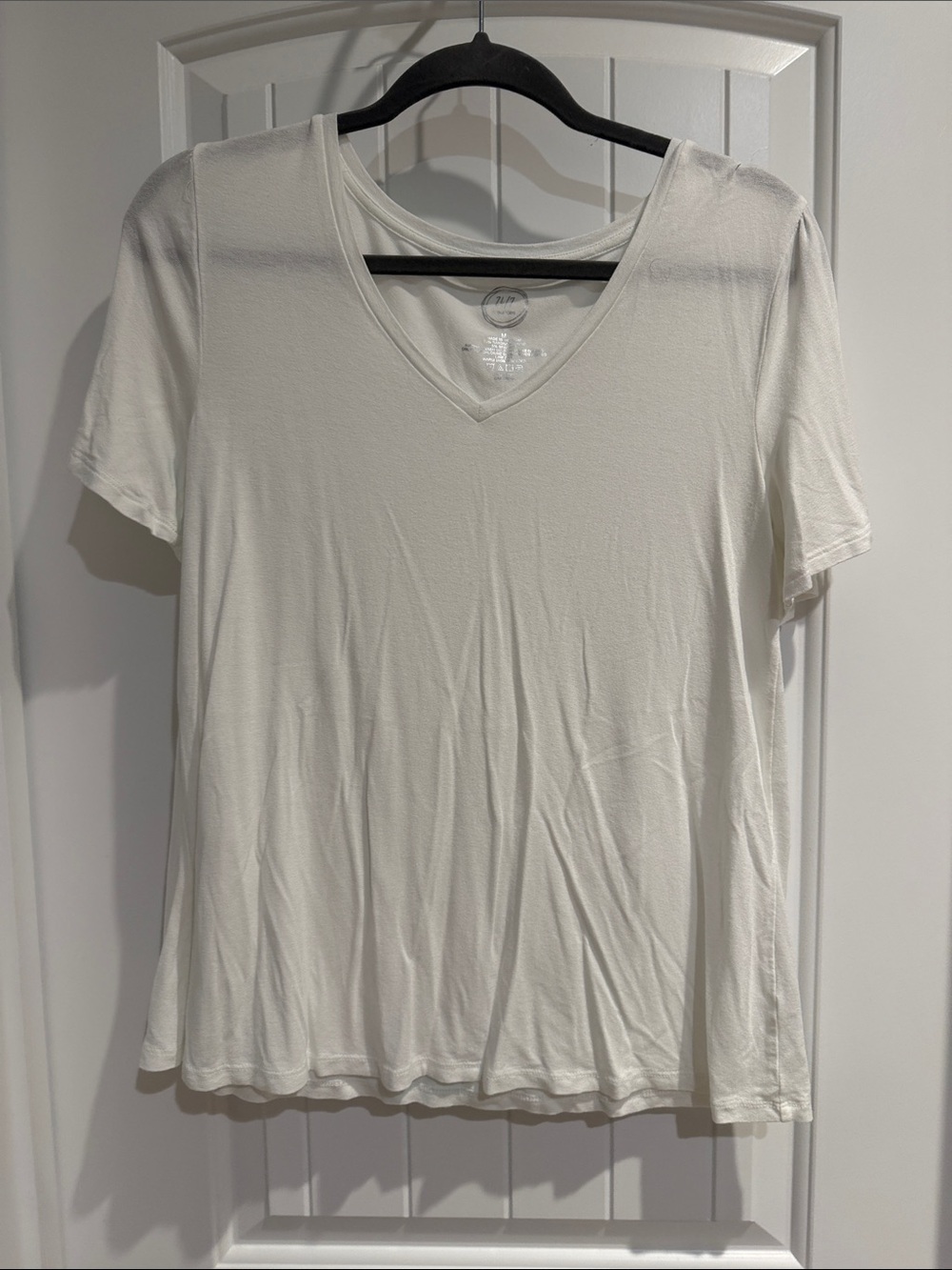 Everyday White V-Neck Short Sleeve Tee - Classic Comfort